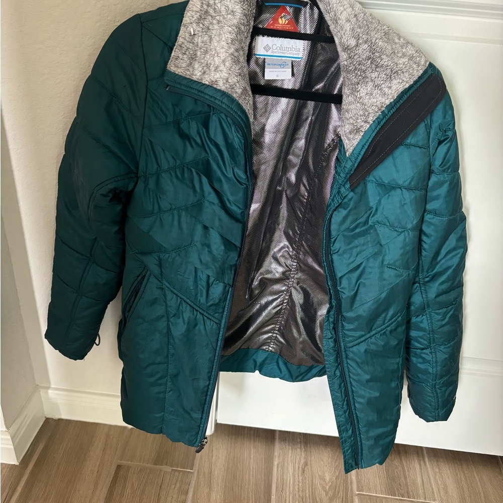 Columbia Green Puffer Jacket with Quilted Design